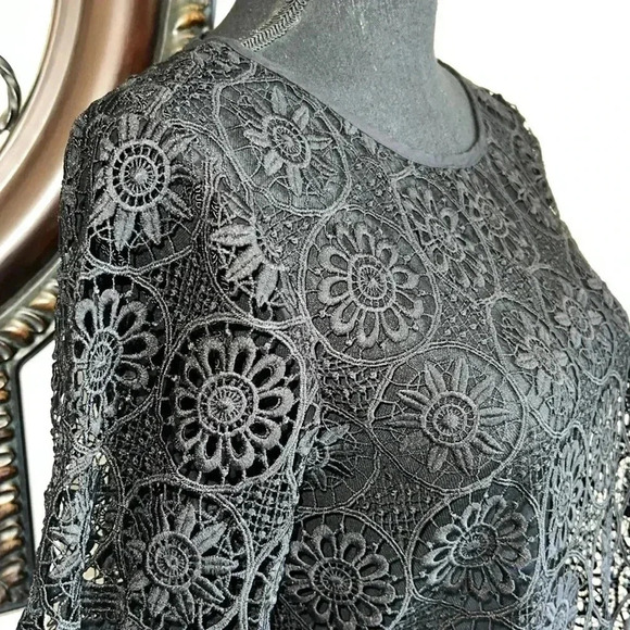 Banana Republic Black Lace Floral Scalloped Short Sleeve Pullover Top Medium - Picture 8 of 12